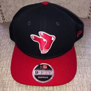 upside down yankees logo hat